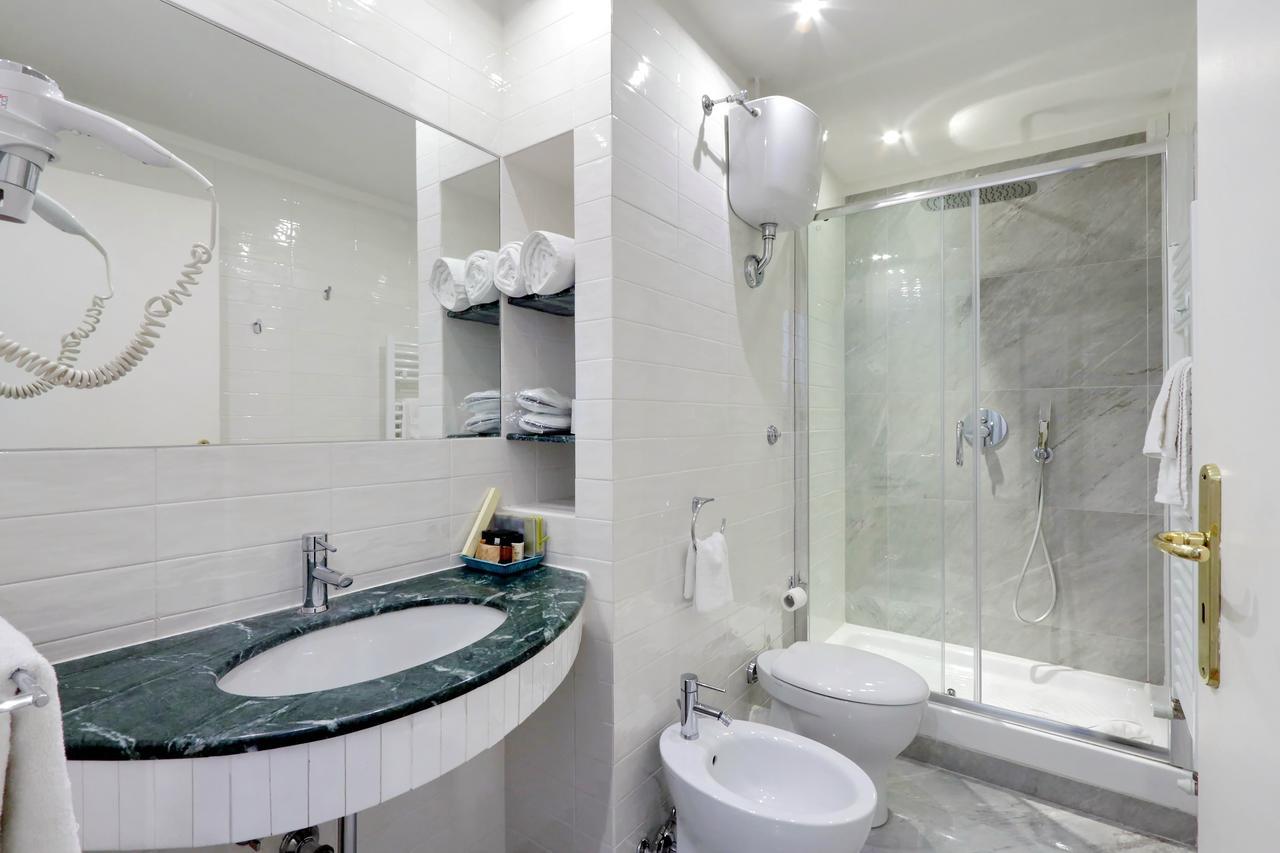 Luxury Triple Room,644285859:JPEG