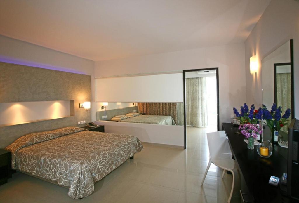 Family Room (2 Adults + 2 Children)