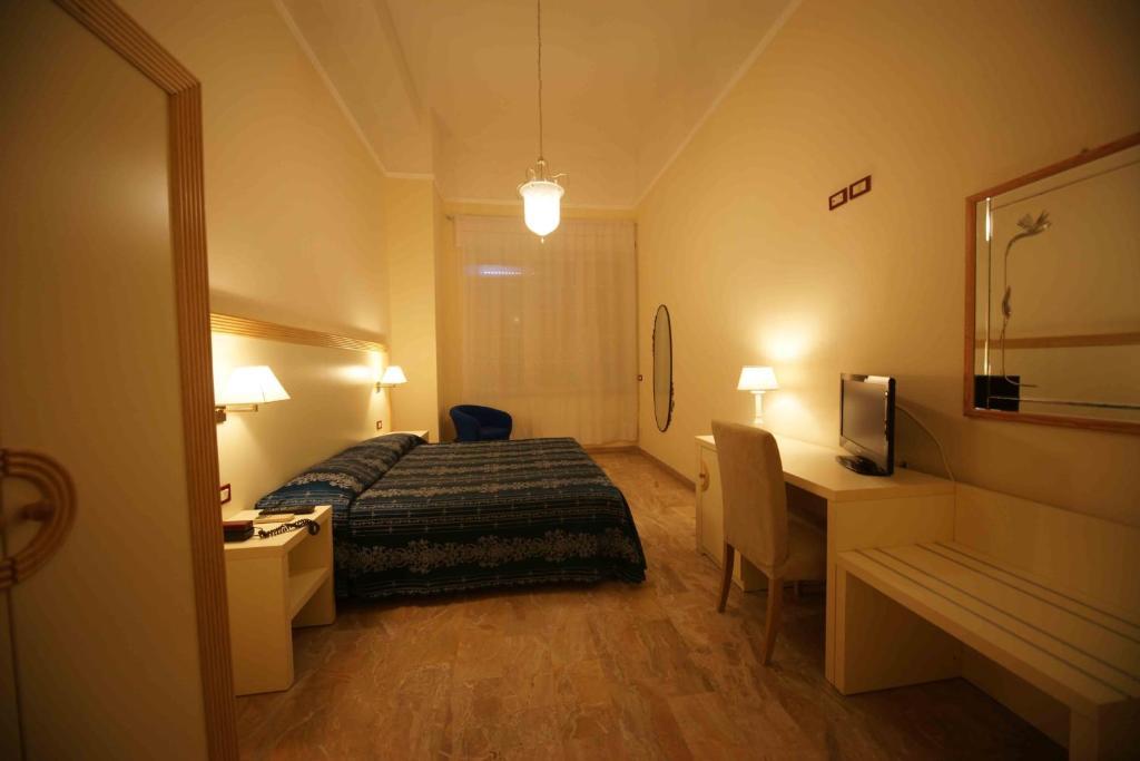 Double or Twin Room with Sea View,240277733:JPEG