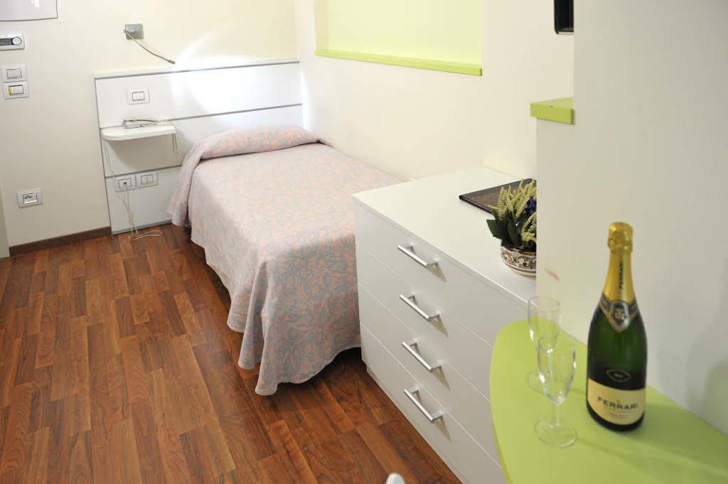 Single Room,670368069:JPEG