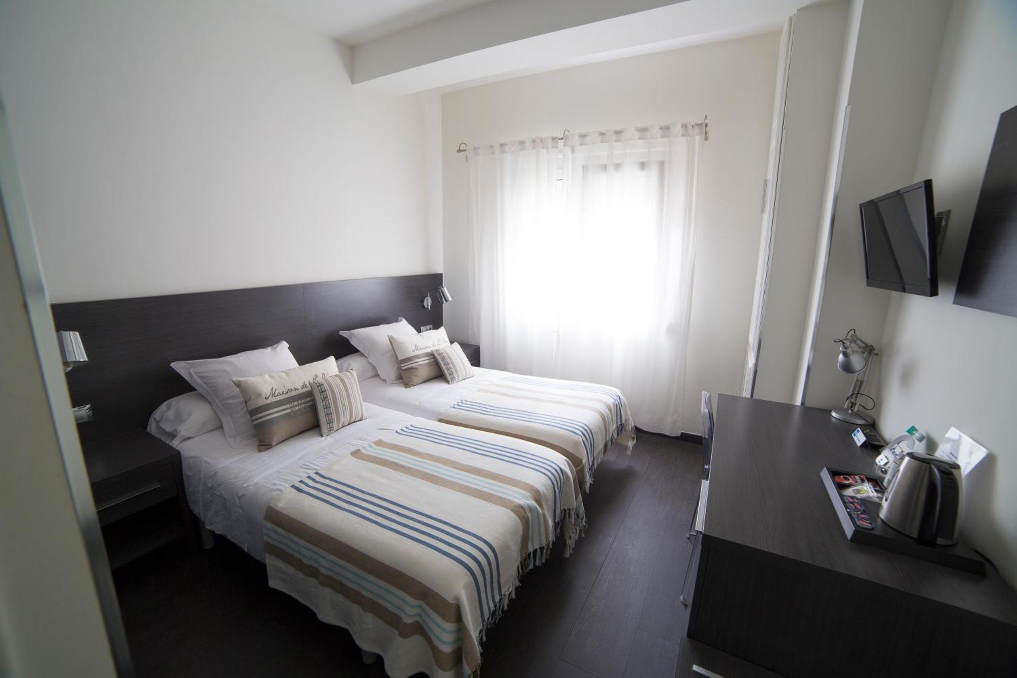 Interior Economy Twin Room