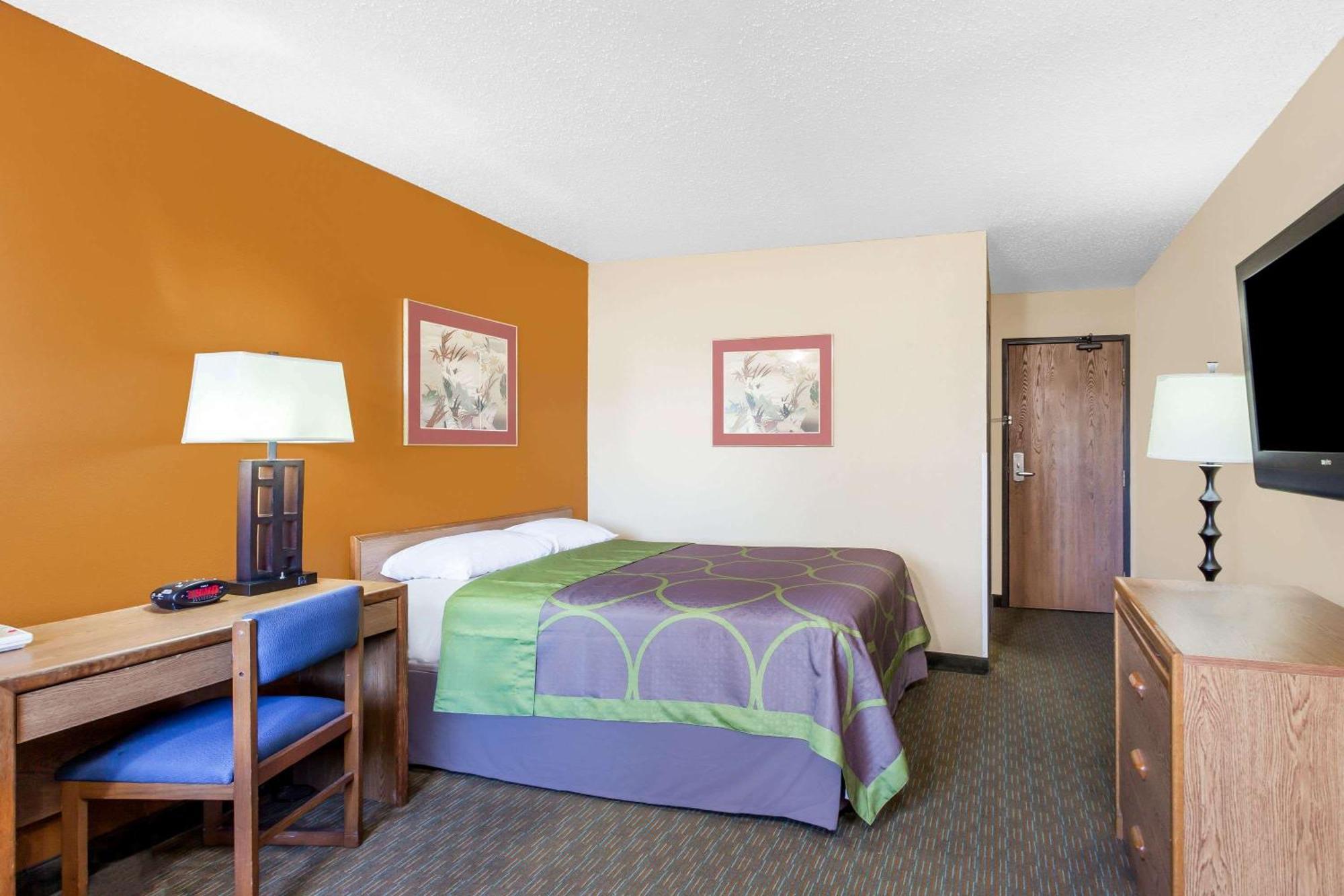Deluxe Double Room with Two Double Beds - Non-Smoking