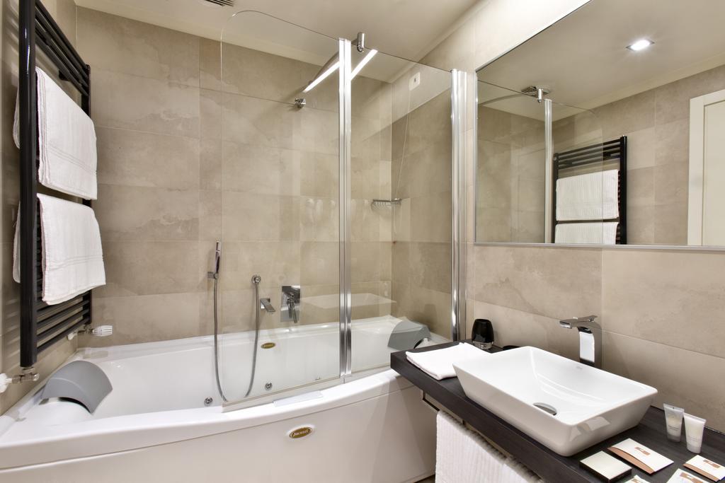 Suite,438987888:JPEG