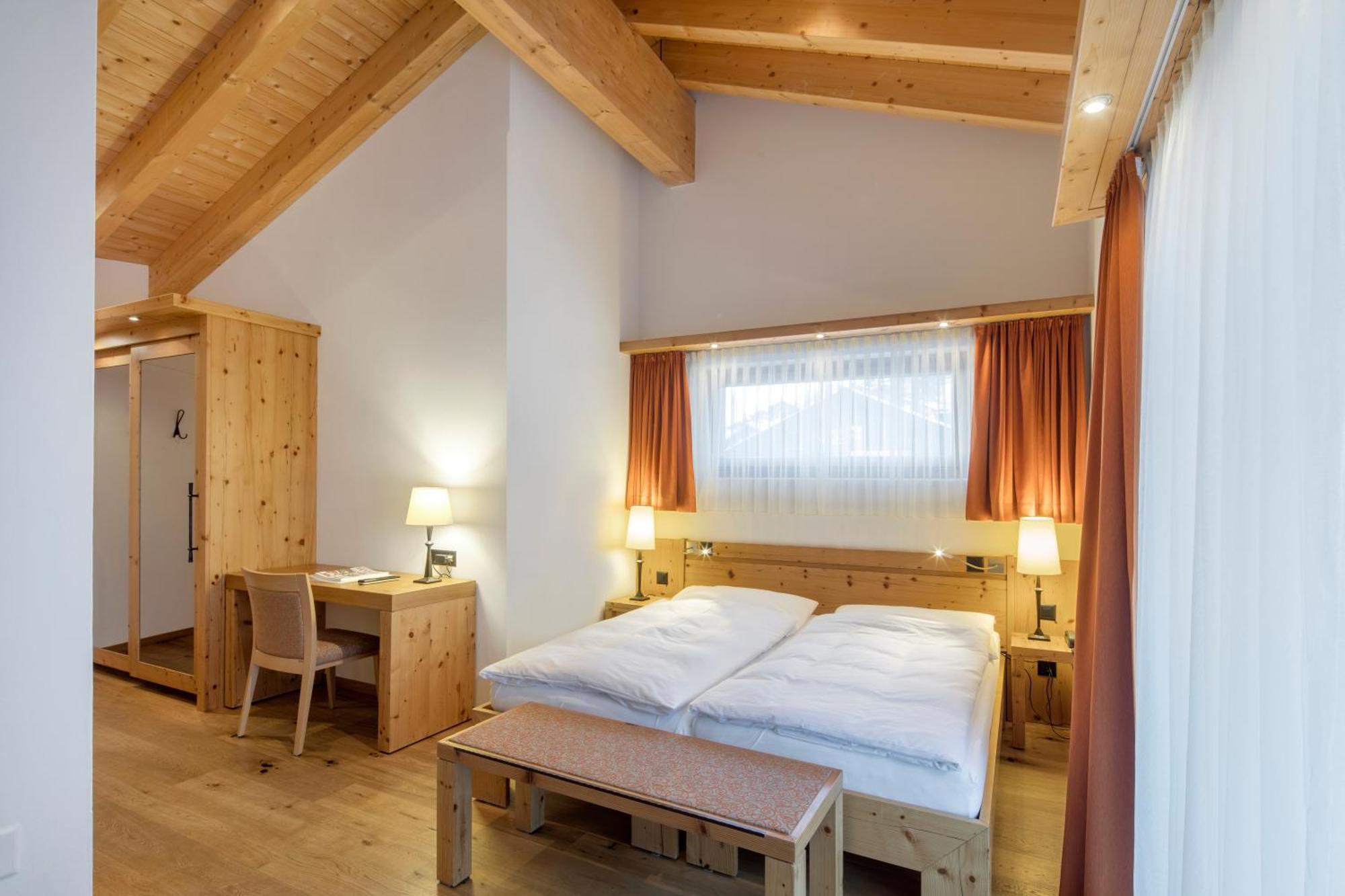 Deluxe Double Room,684447303:JPEG