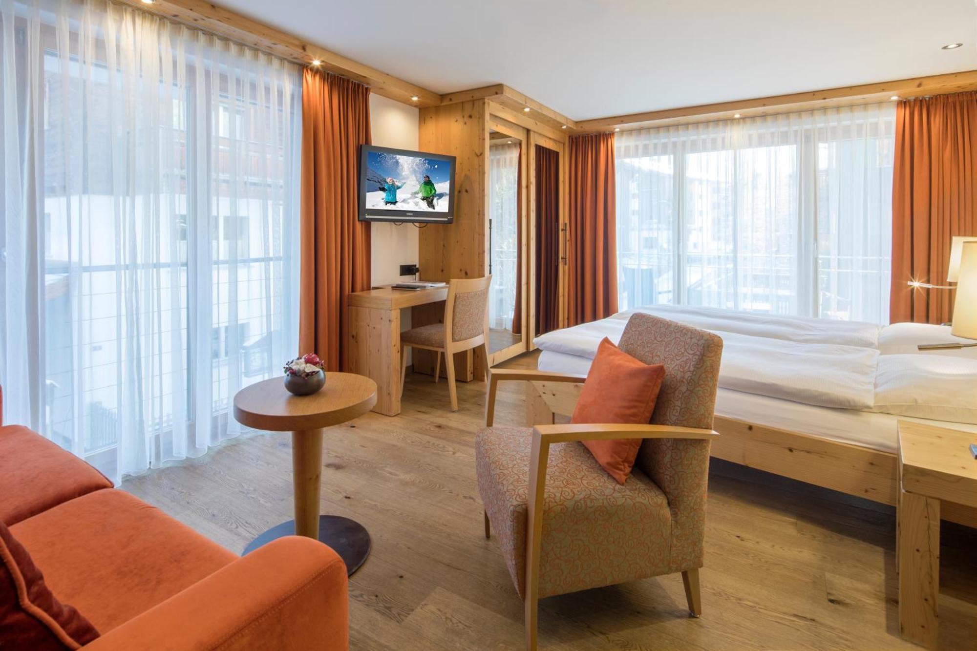 Triple Room,684447372:JPEG