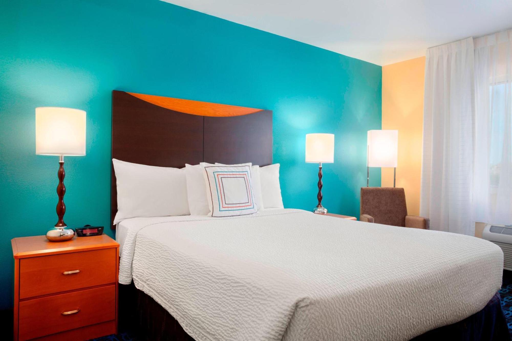 1 Queen Bed,1385930567:JPEG