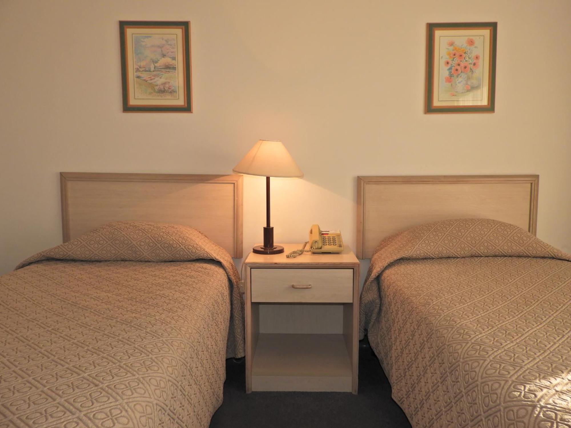 Quarto com 2 Camas de Solteiro