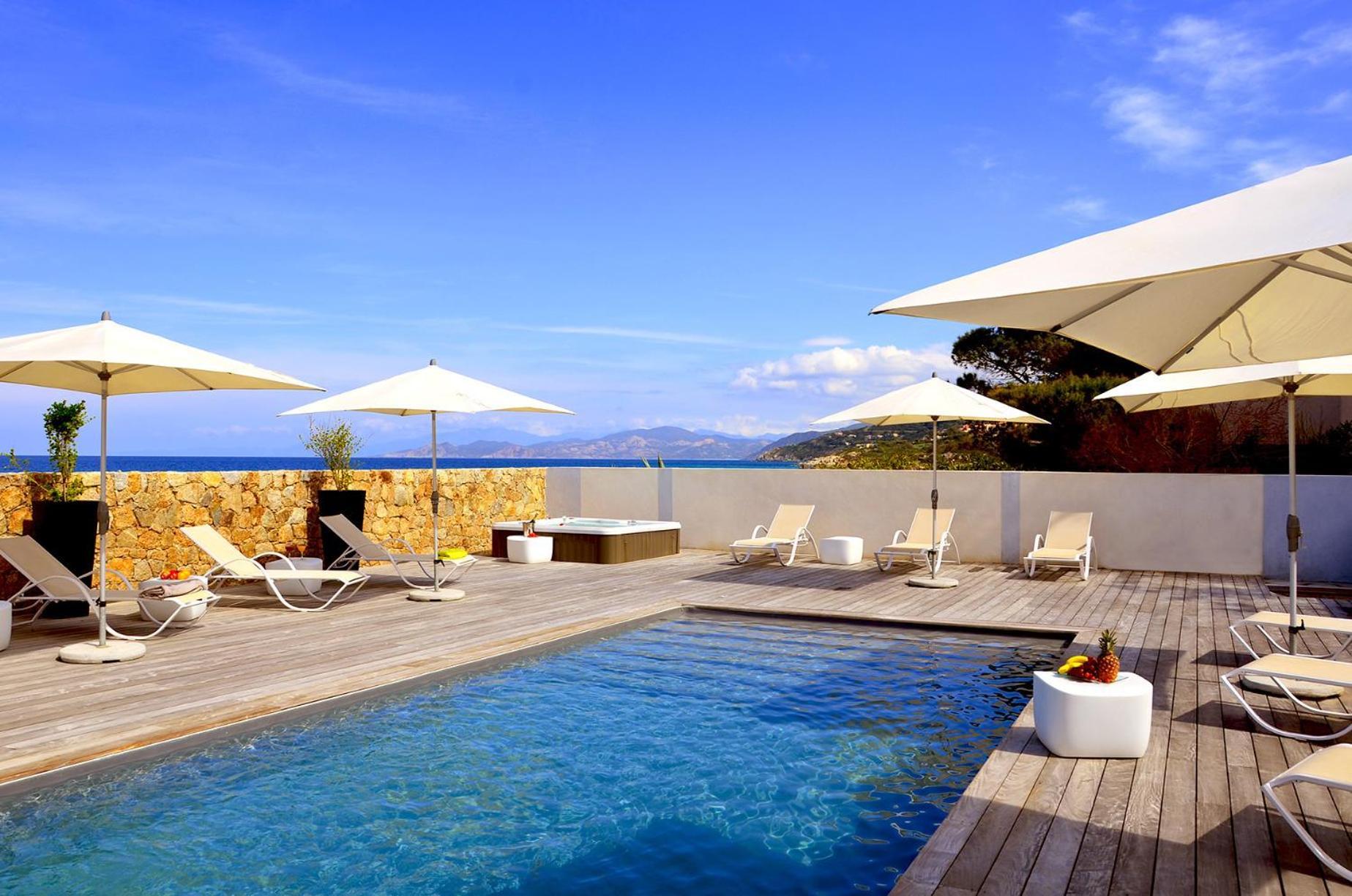 Two-Bedroom Apartment Sea View Ground Floor