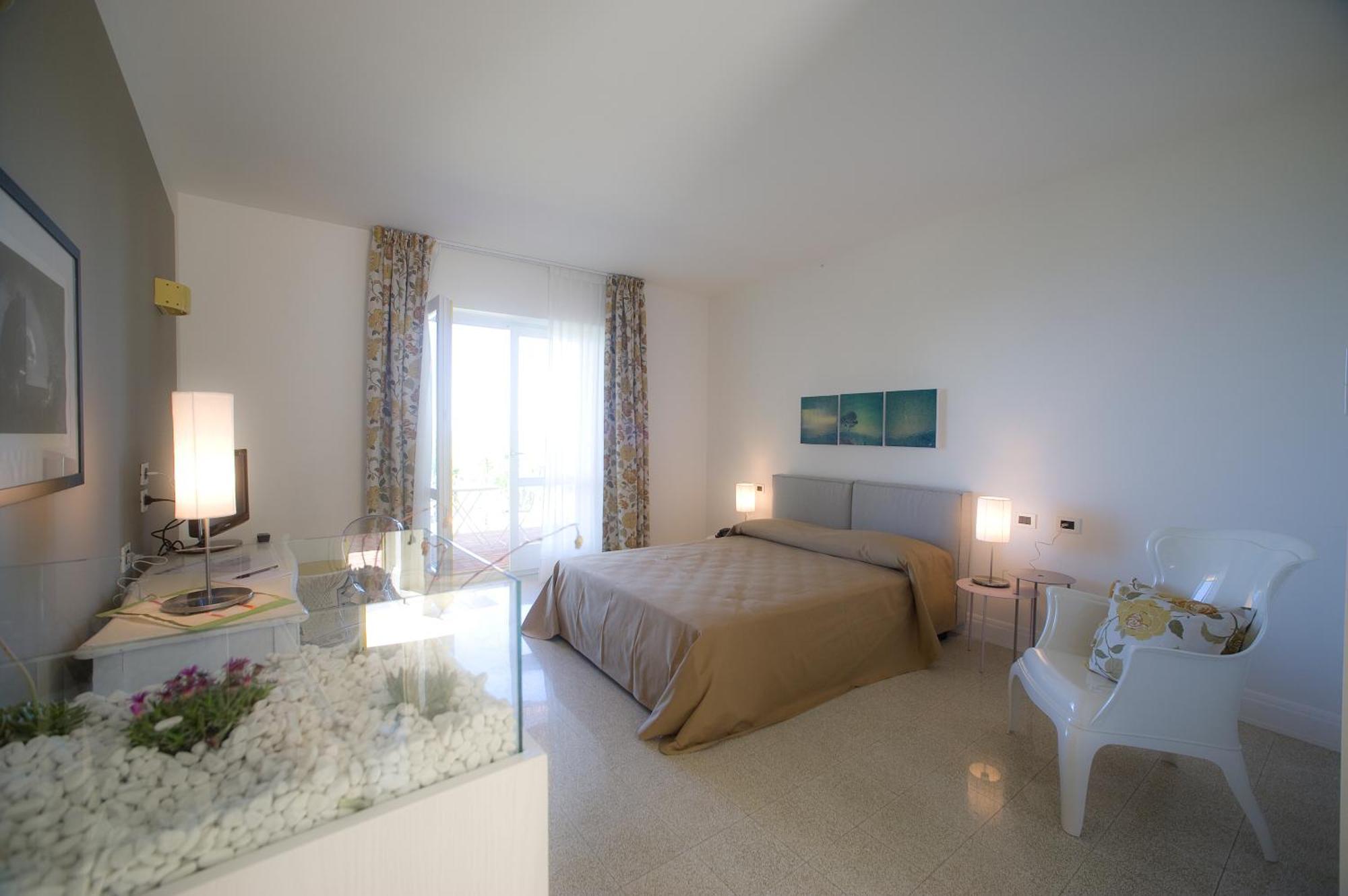 Deluxe Double Room Patio
