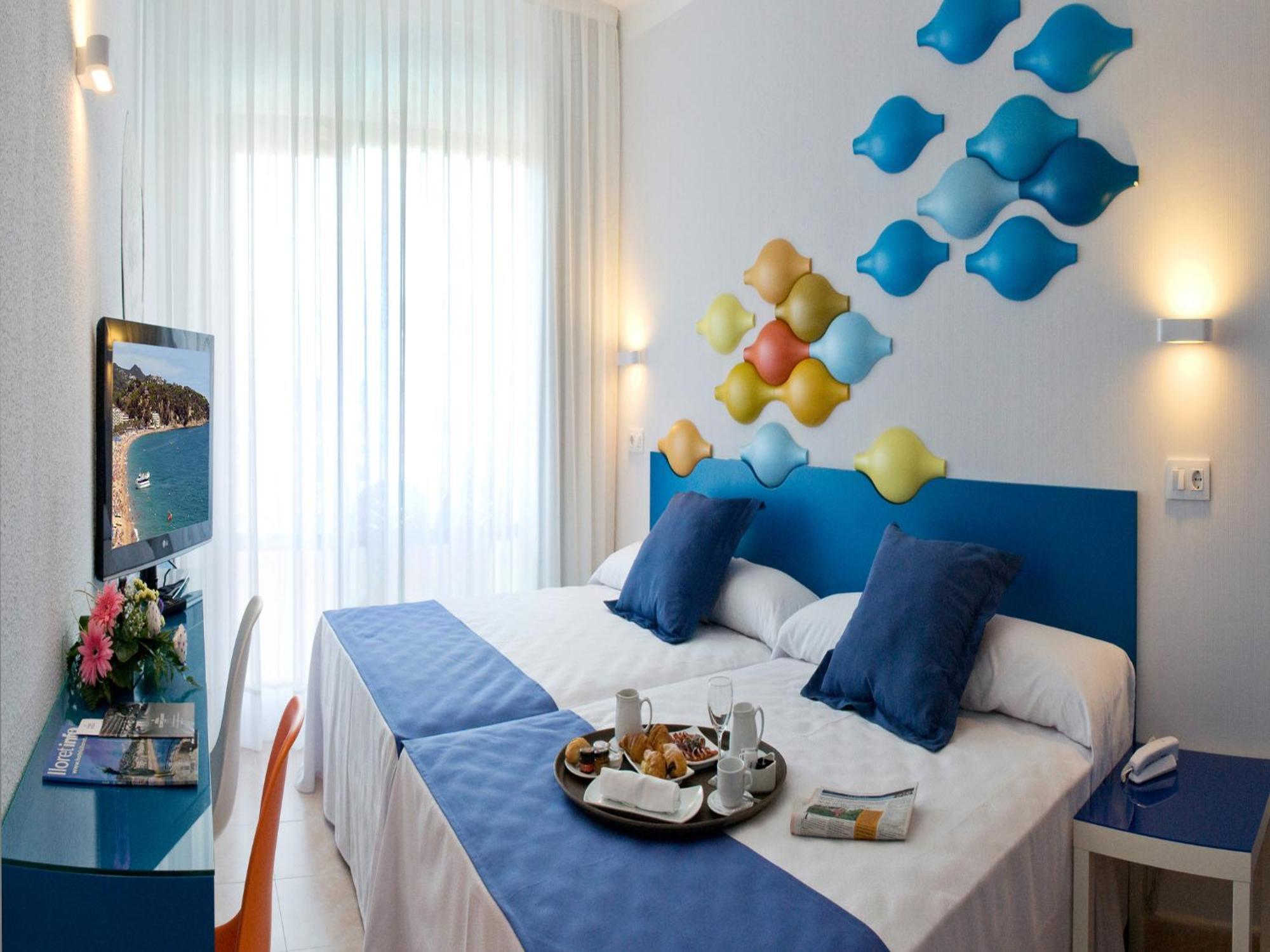 Doppel-/Zweibettzimmer (2 Erwachsene + 1 Kind)
