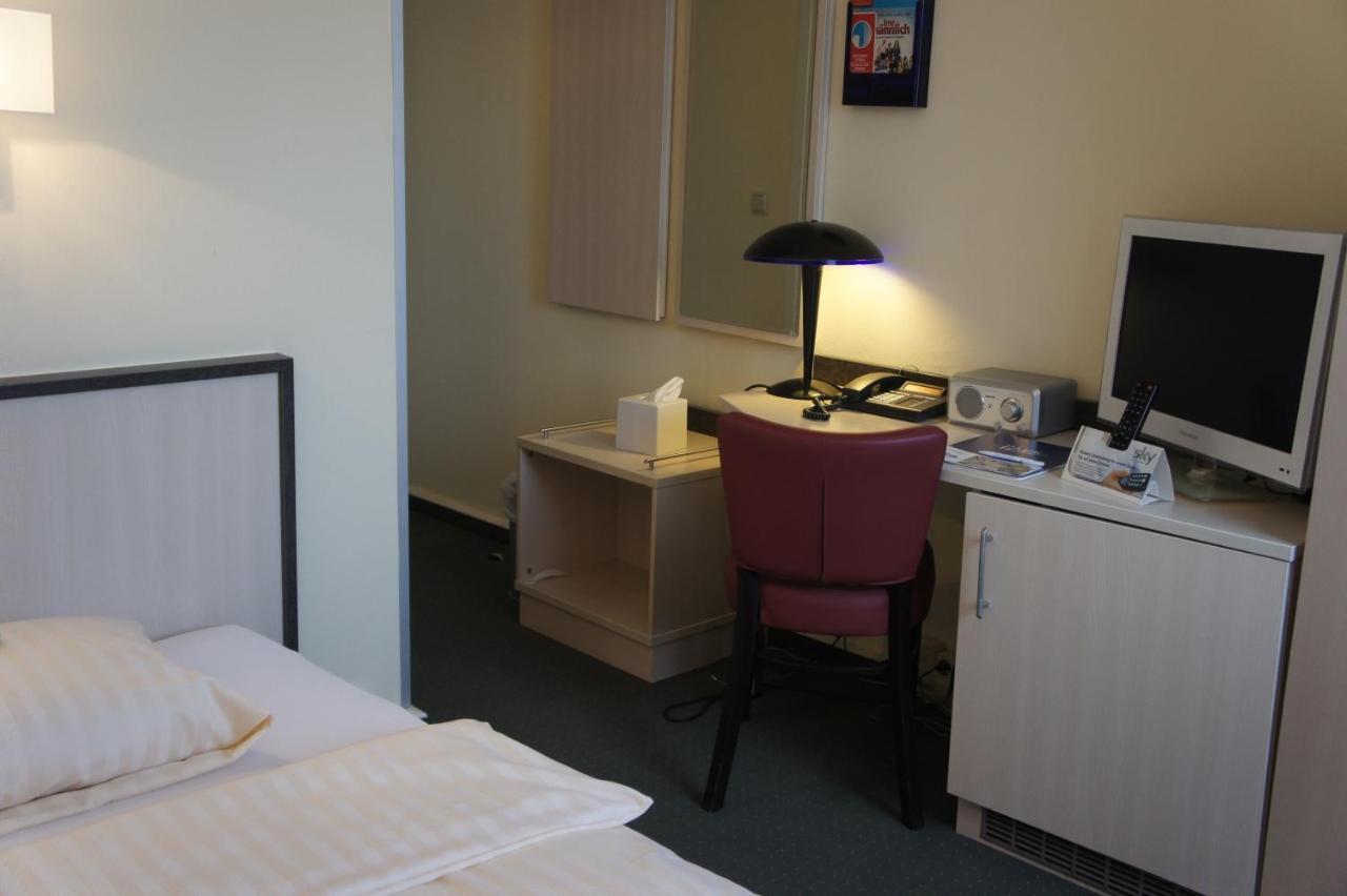 Single Room,723635542:JPEG