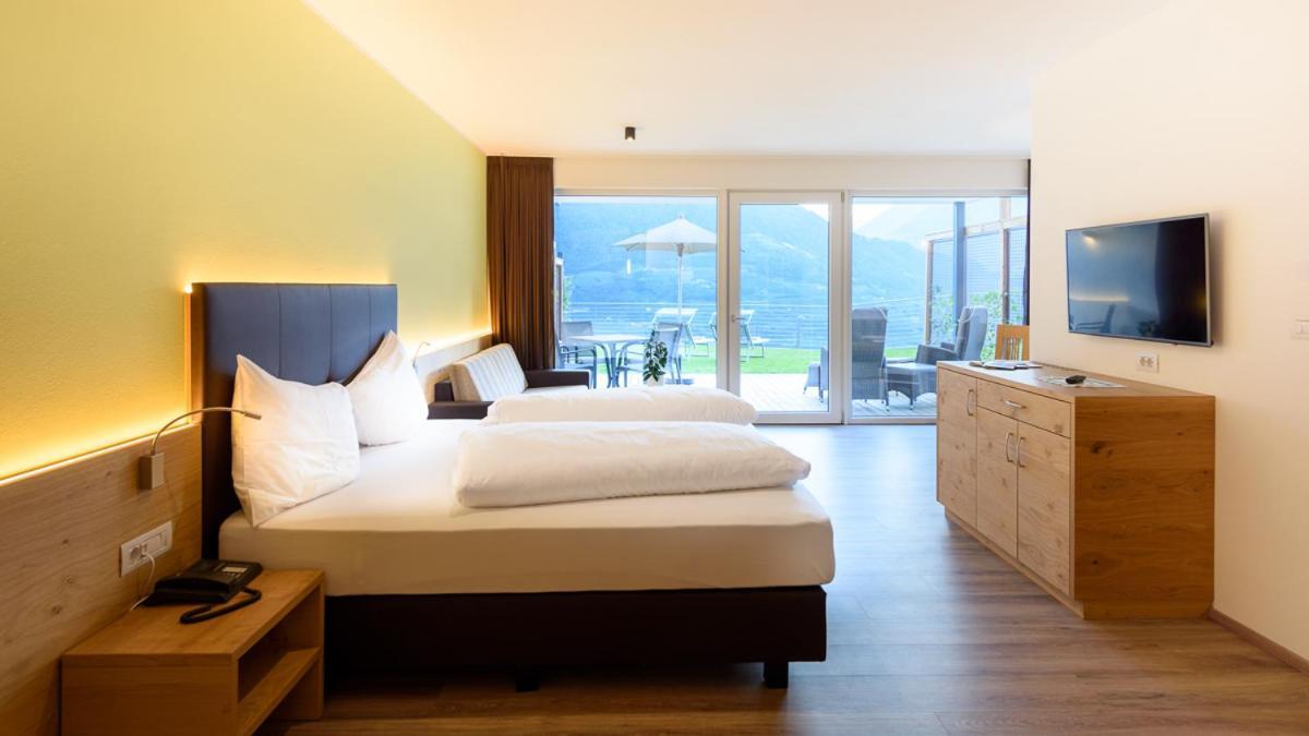 Deluxe Quadruple Room,745976018:JPEG