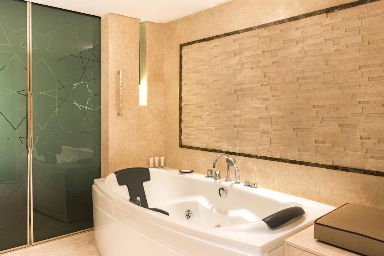 Le Royal Club Room Larger Room Executive Lounge Access,846764729:JPEG