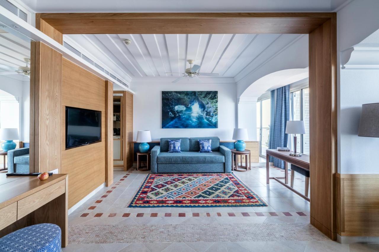 Executive Suite with Inland View,767010841:JPEG