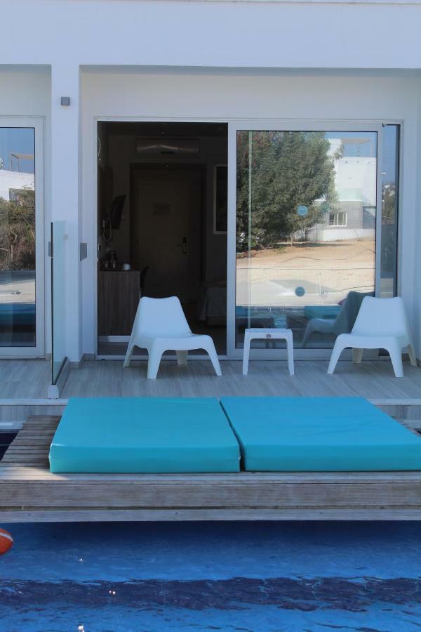 Family Swim-Up Room