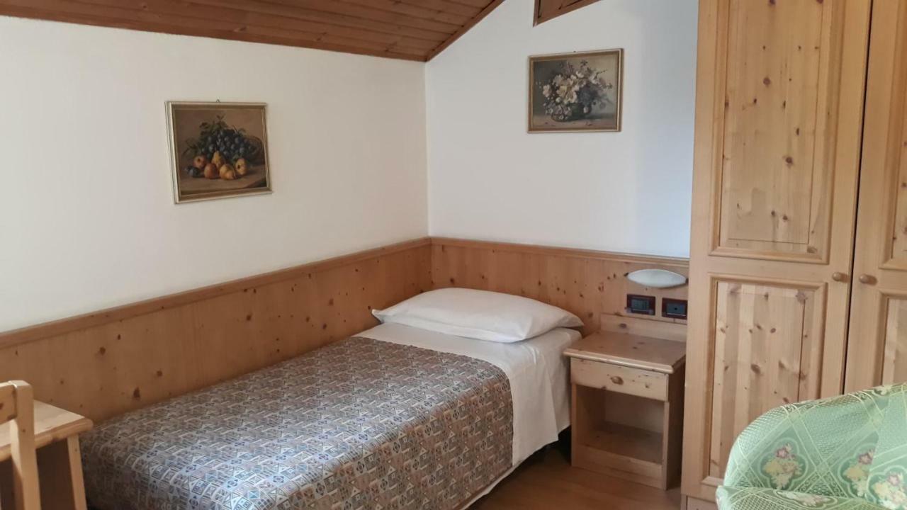 Single Room,790838169:JPEG