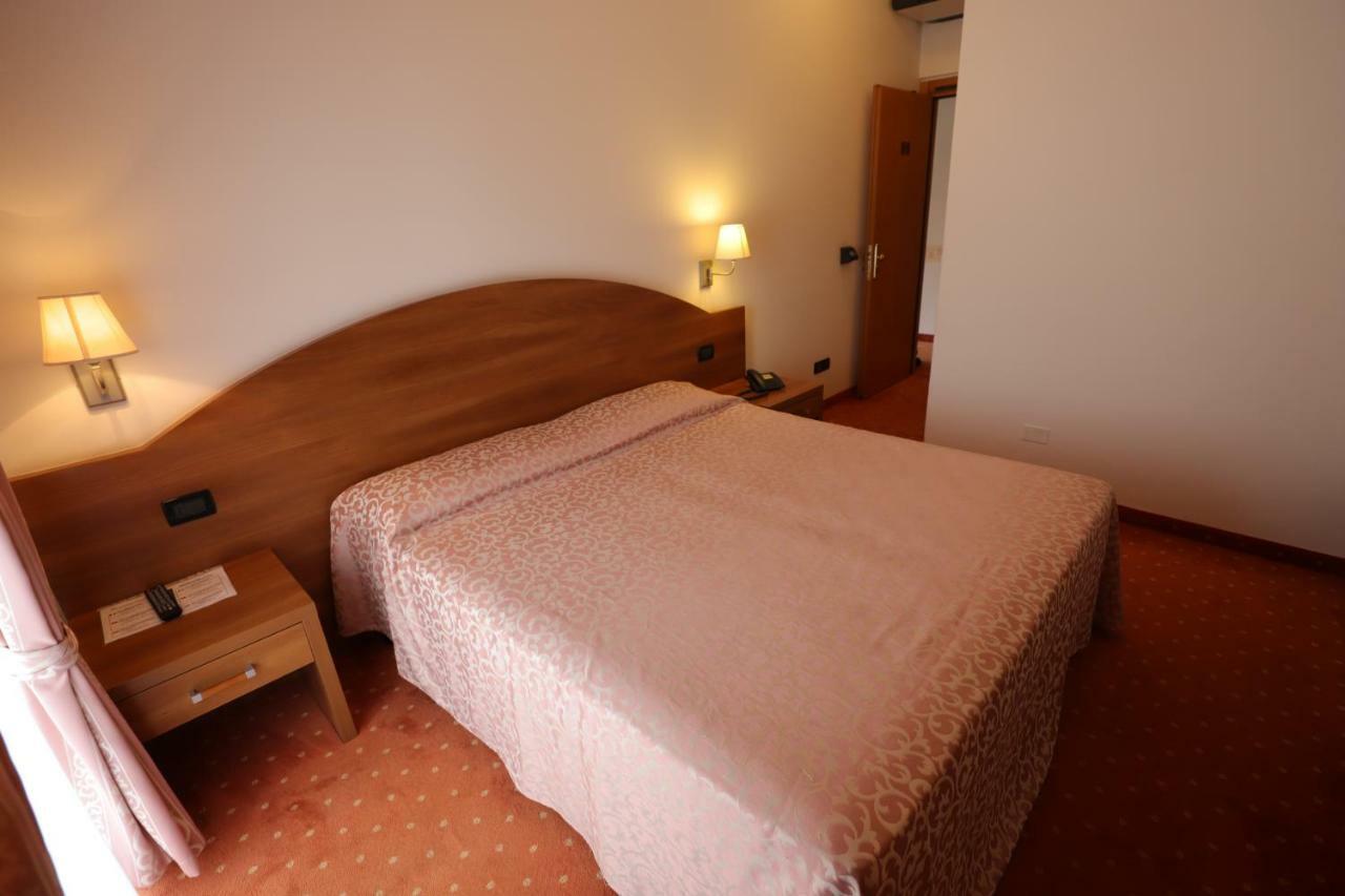 Standard Double Room,806995059:JPEG