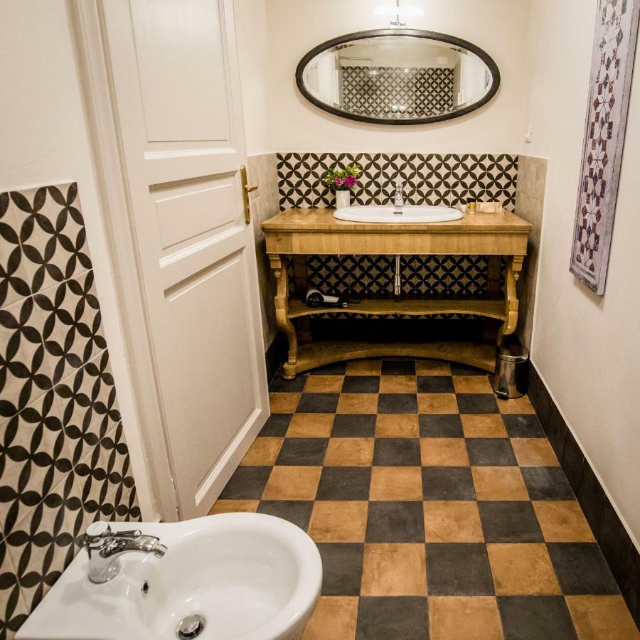 Double Room,819278894:JPEG