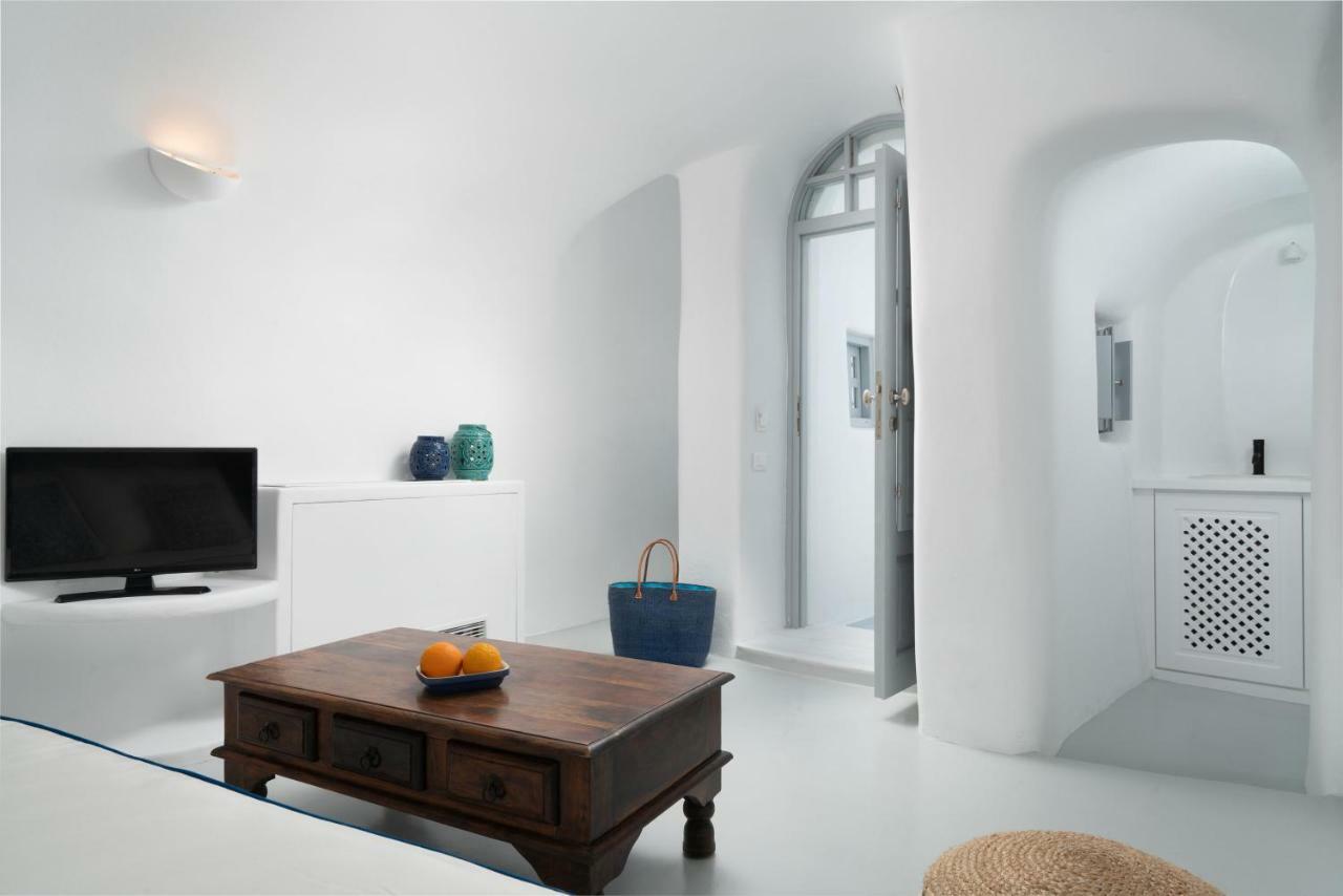Suite with Terrace and Blue Domes View