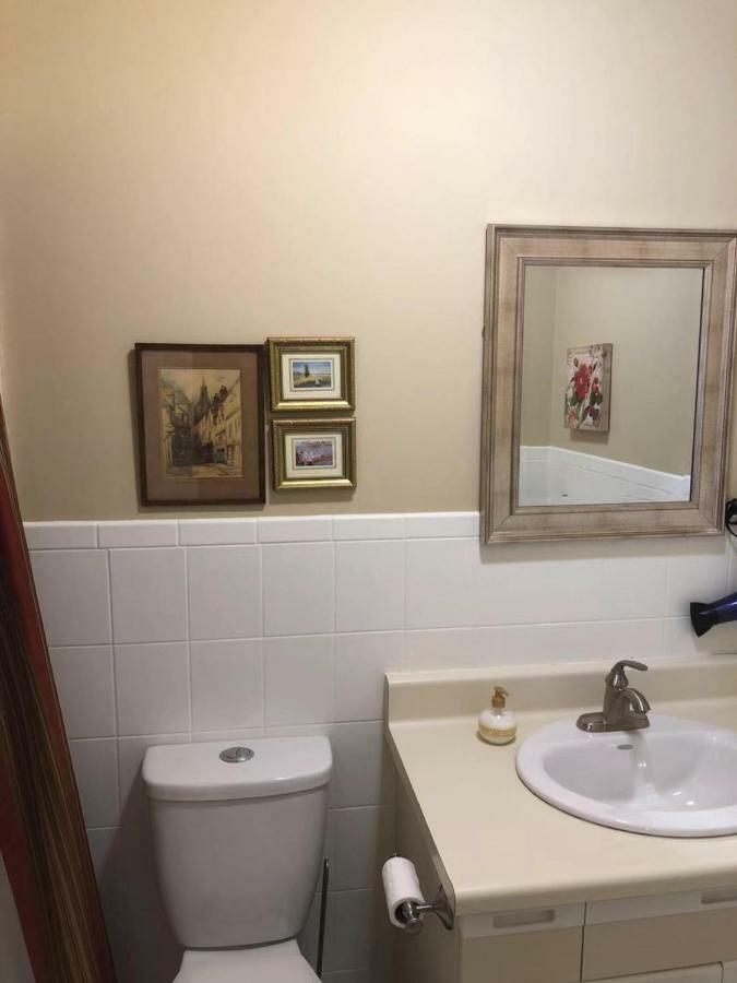 Queen Room,1704969986:JPEG