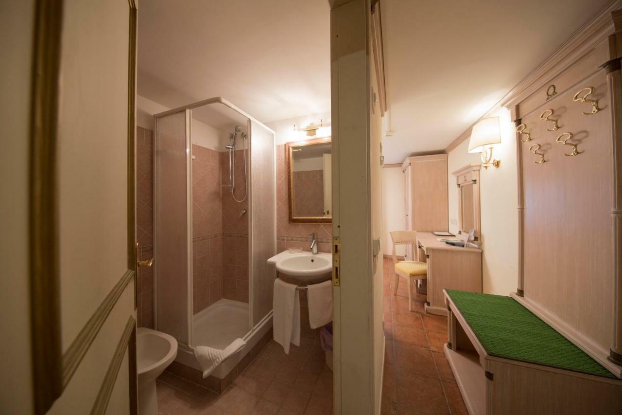 Single Room,836081306:JPEG