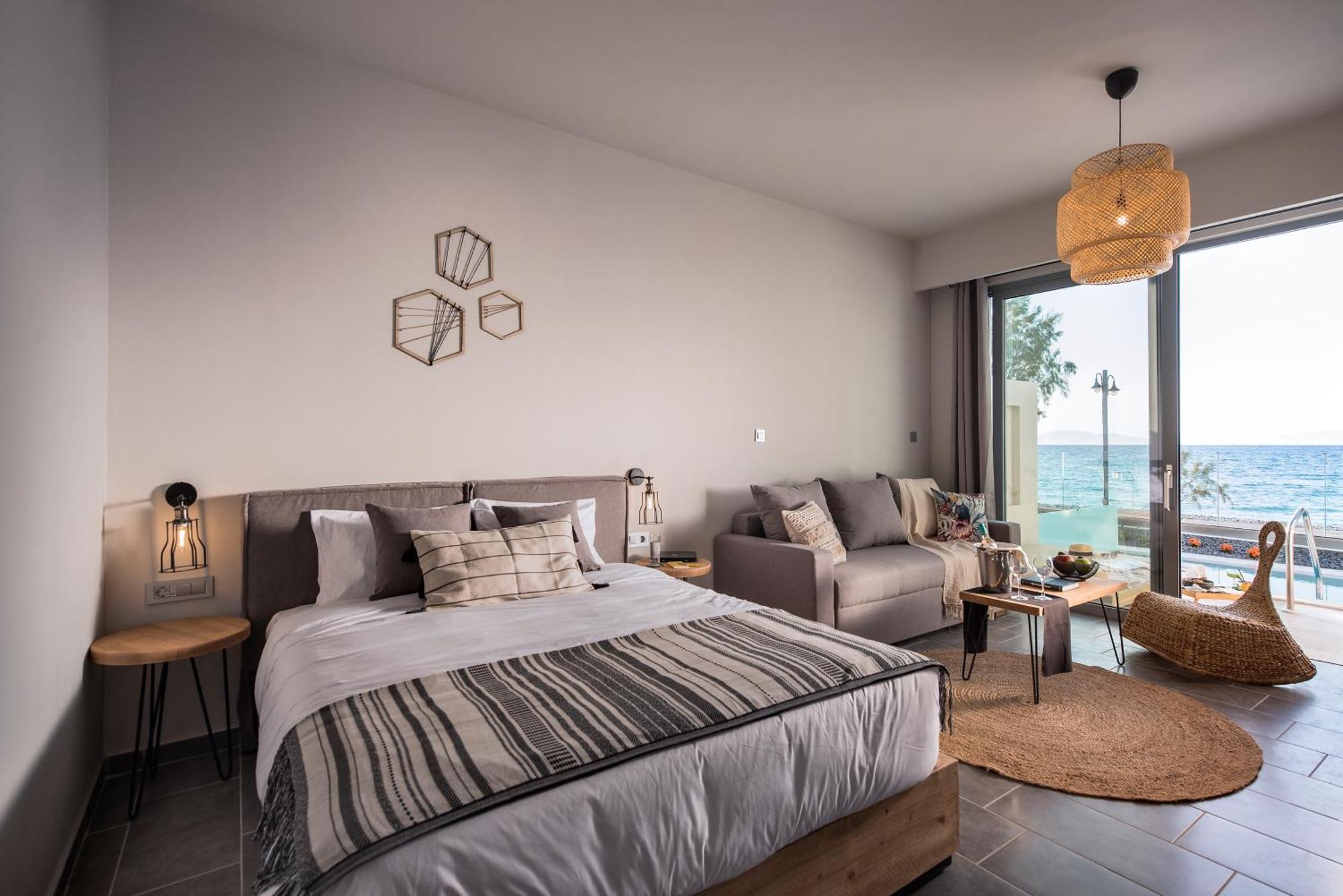 Sea Front Premier Suite Private Pool
