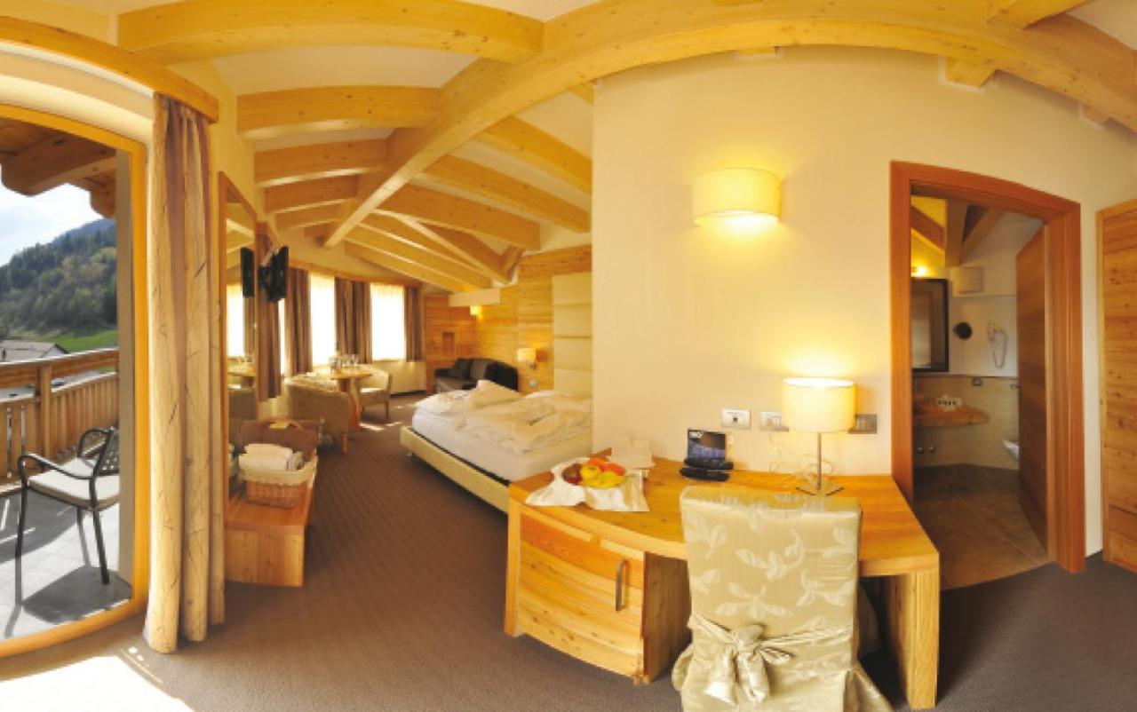Junior Suite with Balcony,974619100:JPEG