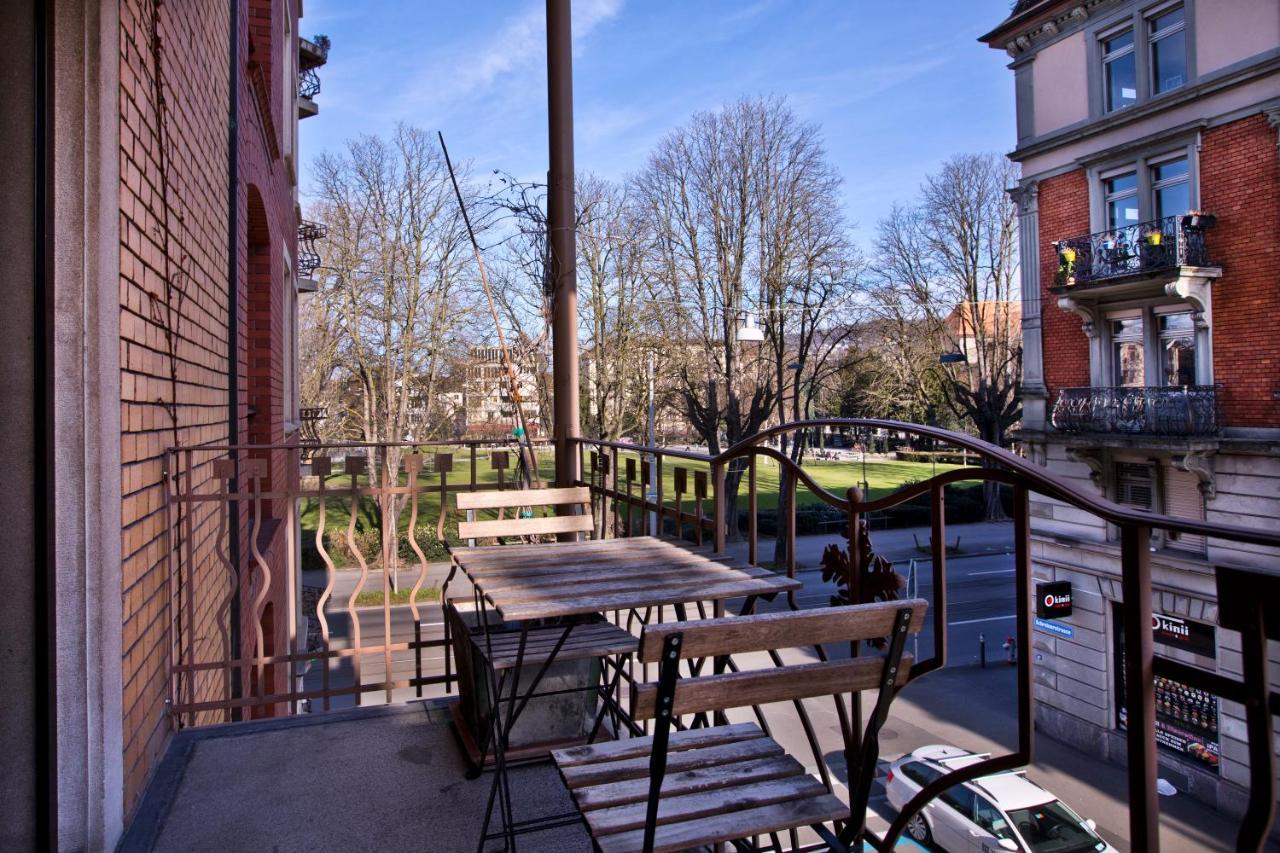 Chambre Double avec Balcon et Salle de Bains Commune