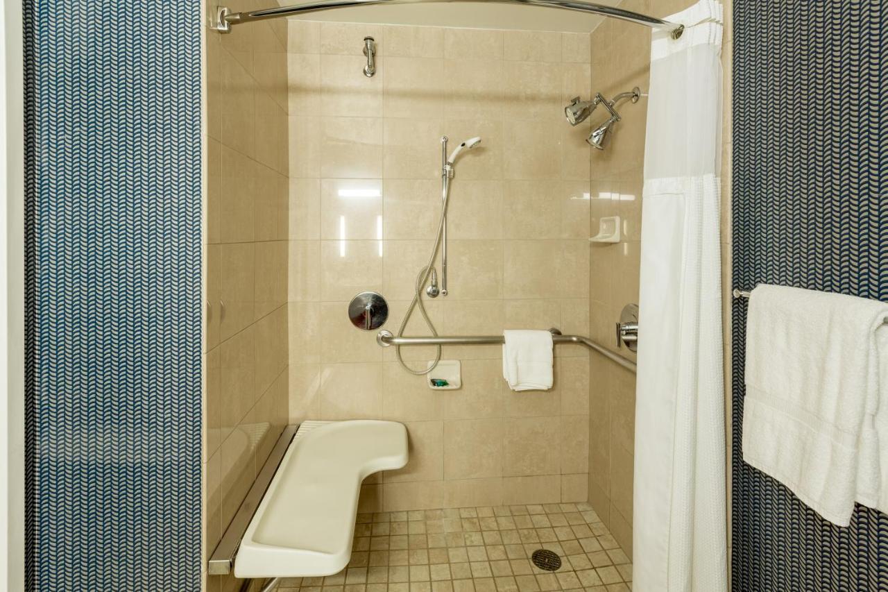 Deluxe Queen Room Two Queen Beds Disability Access