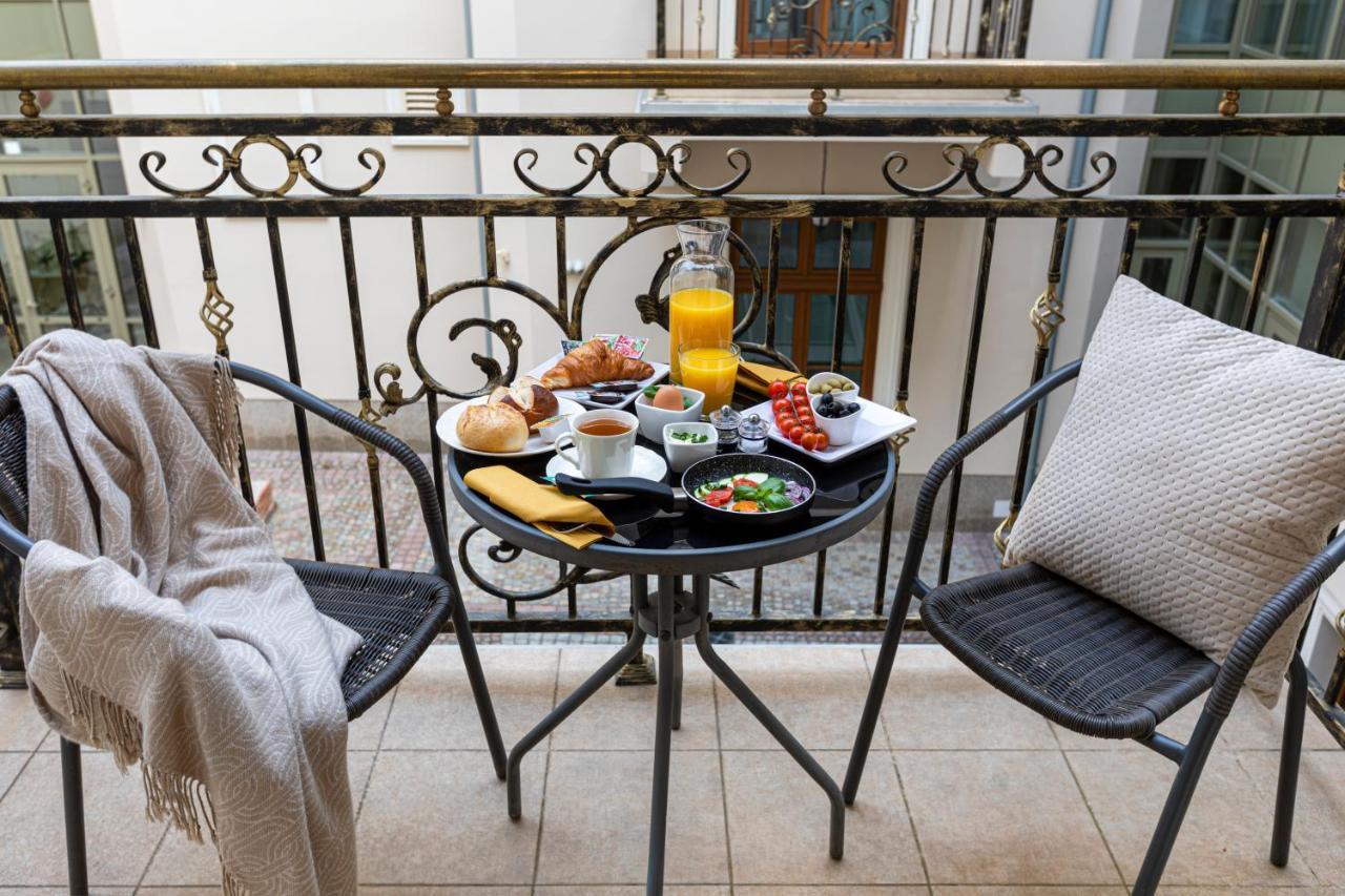Studio Balcony