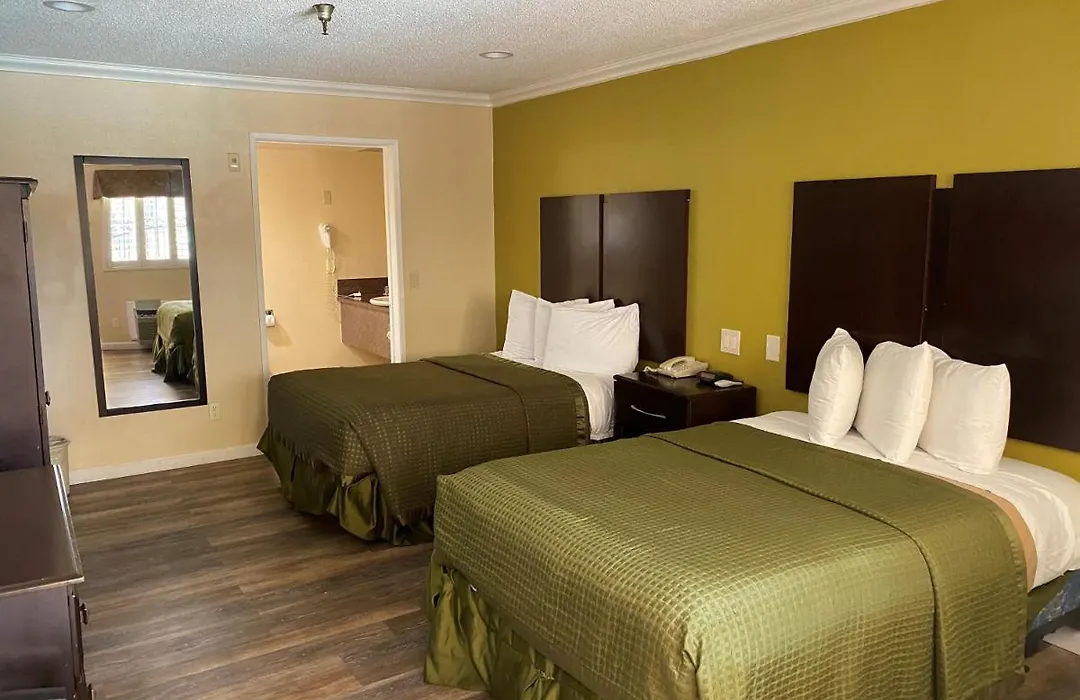 Travelodge By Wyndham Chatsworth-1