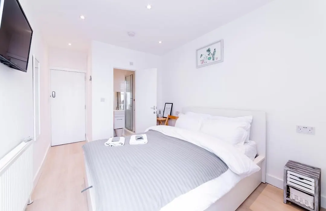 Quiet Cosy Rooms-1