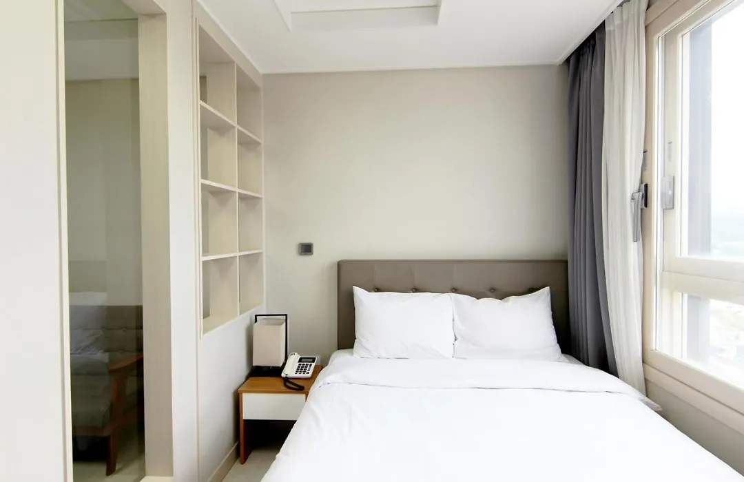 Am Hotel-1