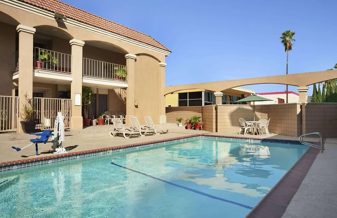 Howard Johnson By Wyndham Buena Park-1