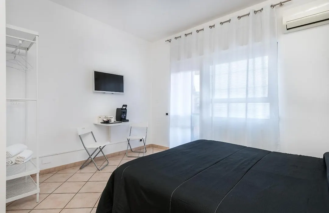 Travelershome 7Metri Ciampino Guesthouse-1