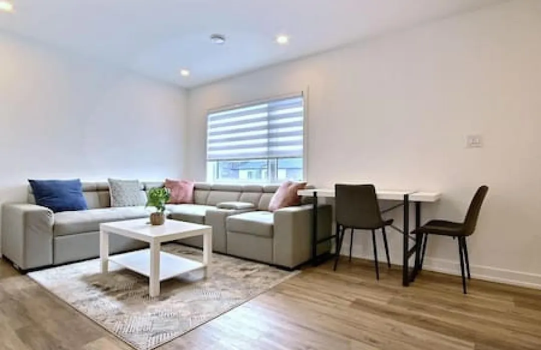 5 Mins To The Falls Brand New Home-1