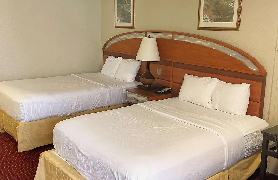 Howard Johnson By Wyndham Orlando-International Drive-1