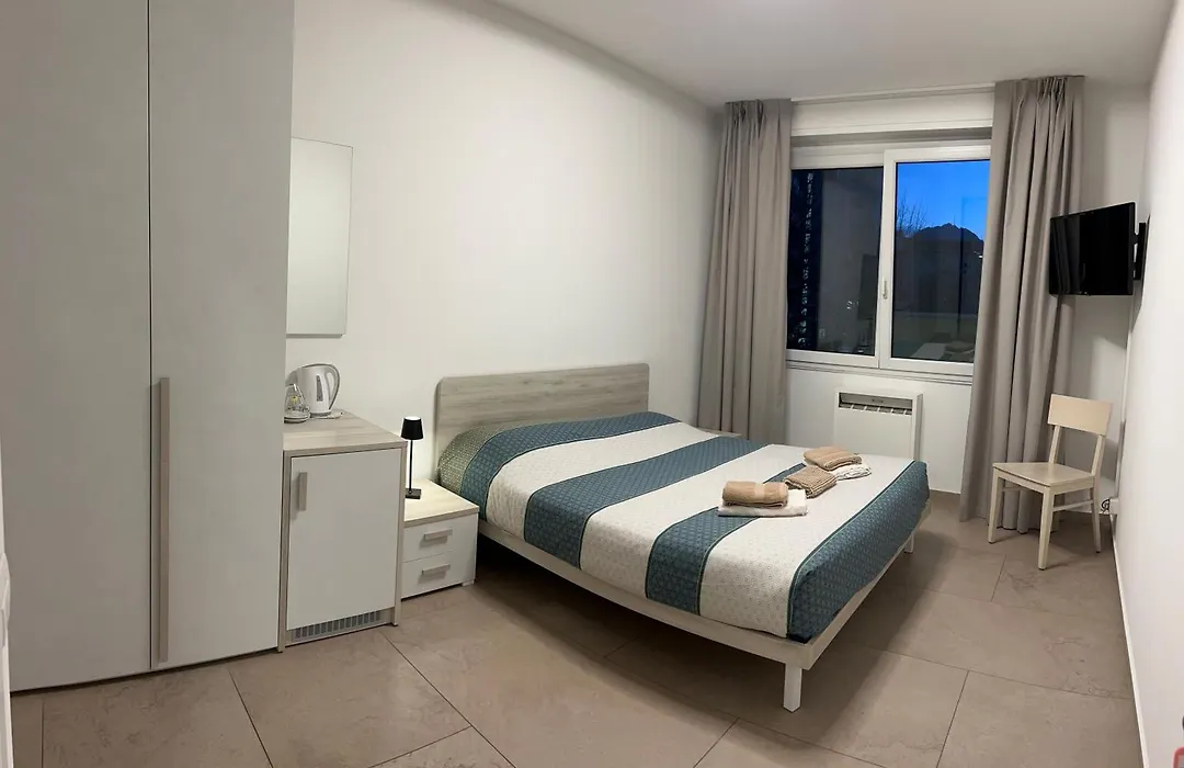 La Veranda Guest Rooms - Free Public Transport & Parking, Close To City Center-1