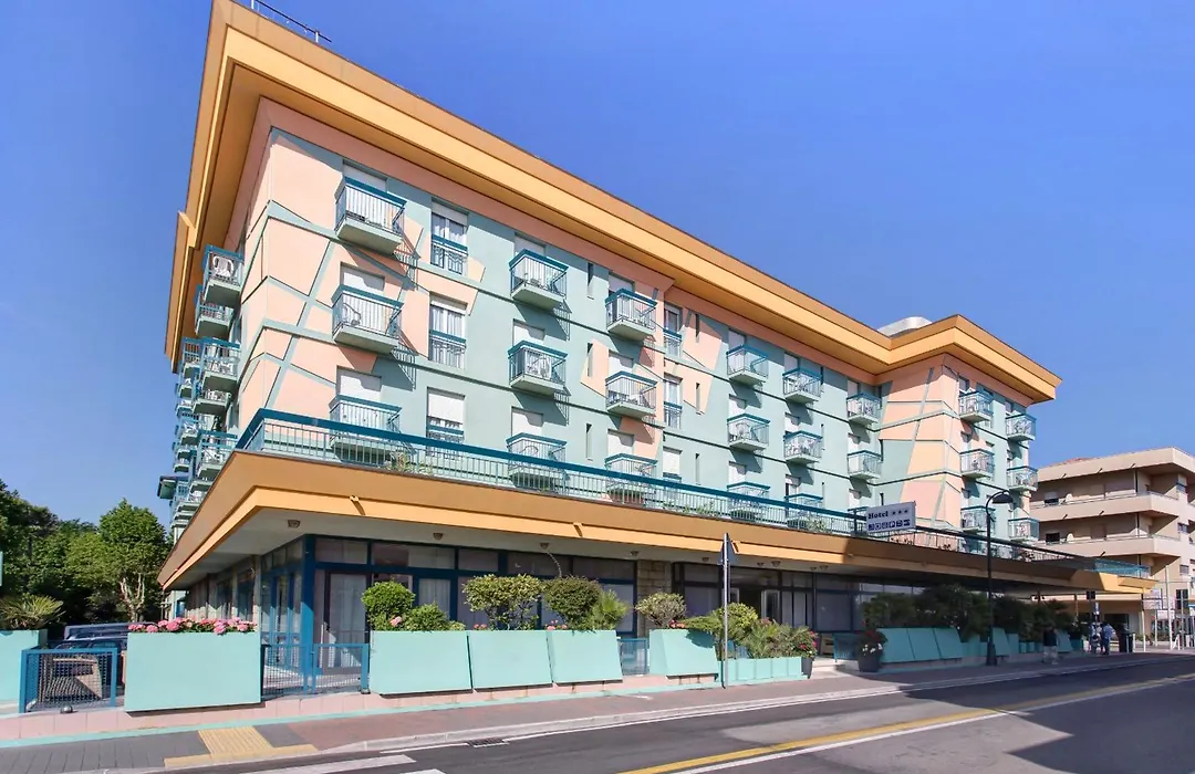 Big Family Hotel-1