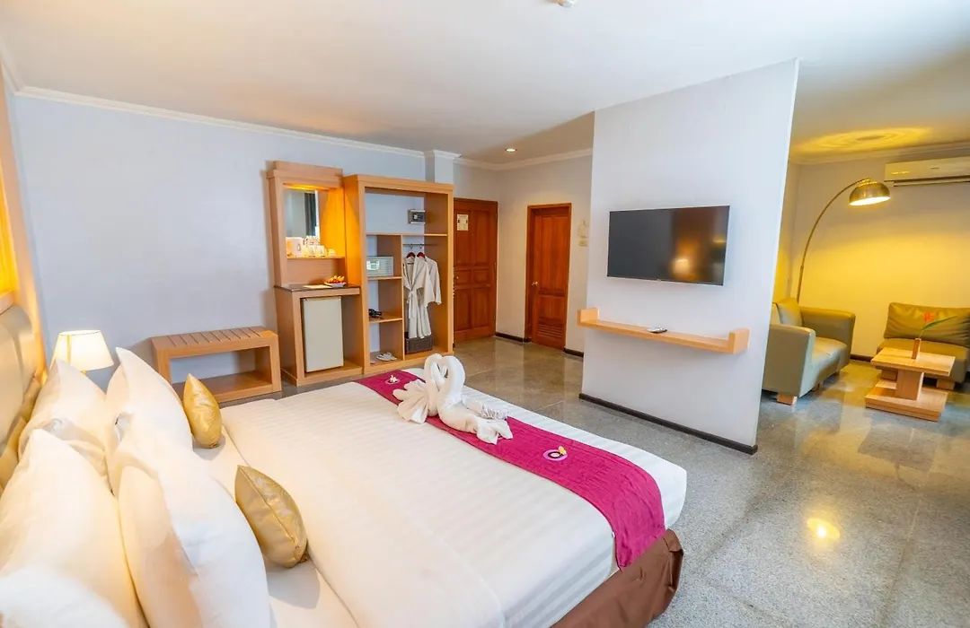 Famous Hotel Kuta Formerly Permata Kuta Hotel-1