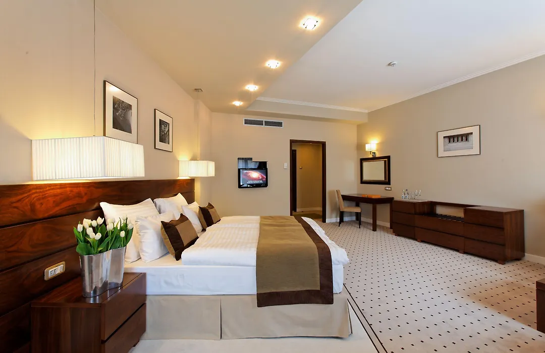 Capital Plaza Hotel-1