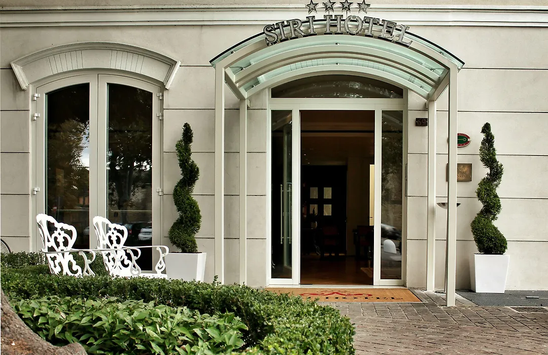 Siri Hotel-1