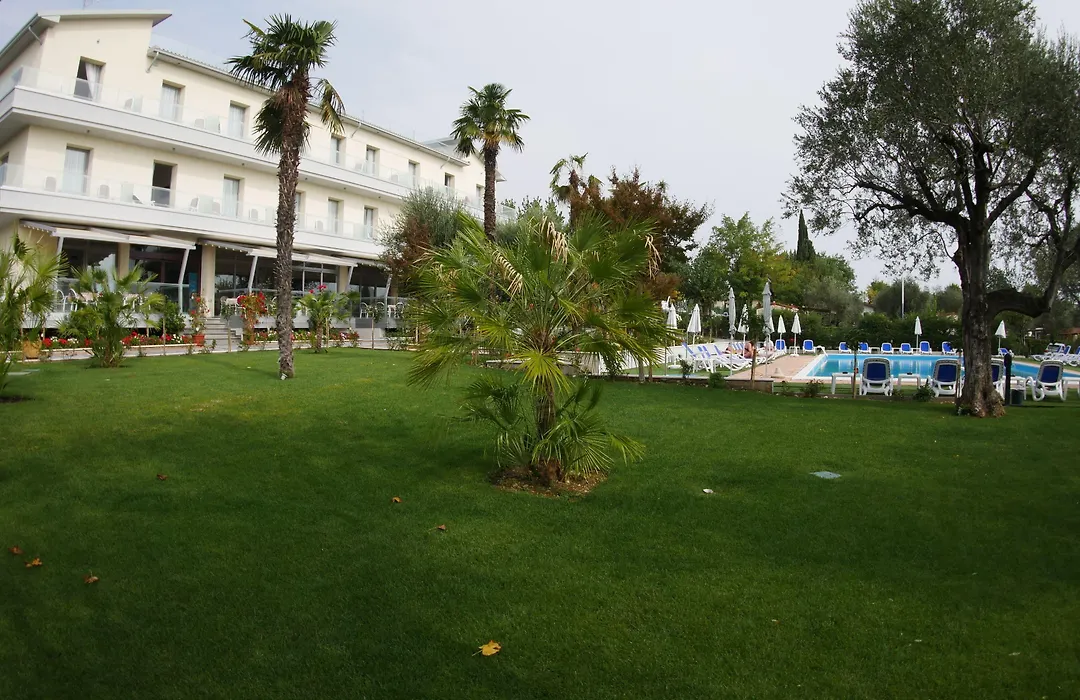 Hotel Villa Paradiso Suite-1