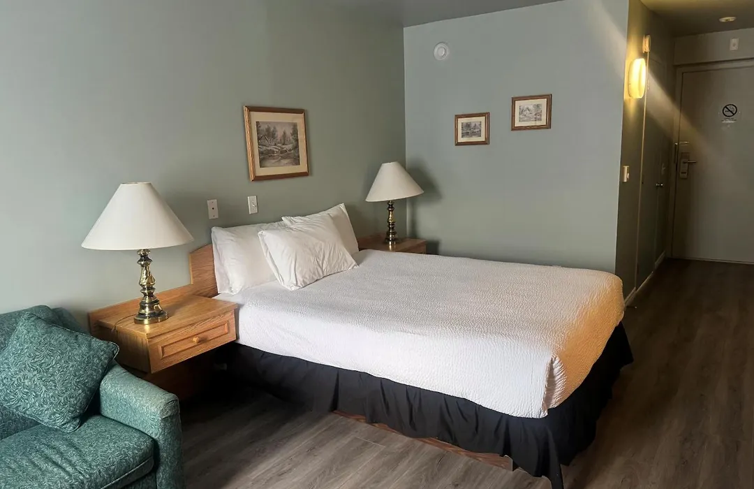 Travelodge By Wyndham Drummondville-1