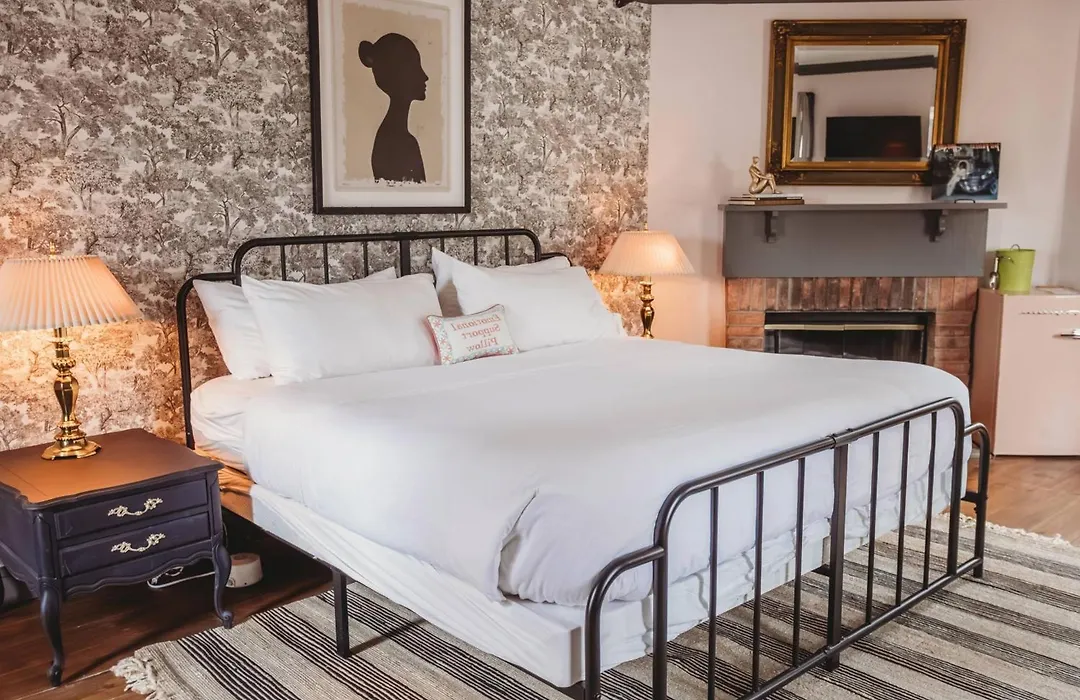 Hideaway Inn Lenox-1