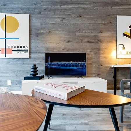 Liv Mtl Urban Spacious Group Suites Near Downtown Montreal-2