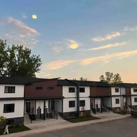 5 Mins To The Falls Brand New Home-3