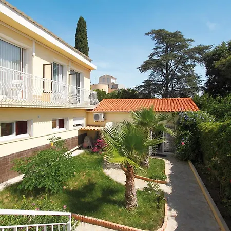 Hotel La Croix De Malte-3