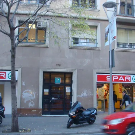 Hostal Muntaner-3