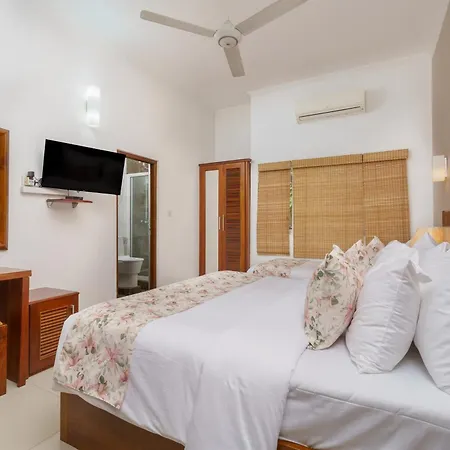 Hotel Travellers Nest Kandy-2